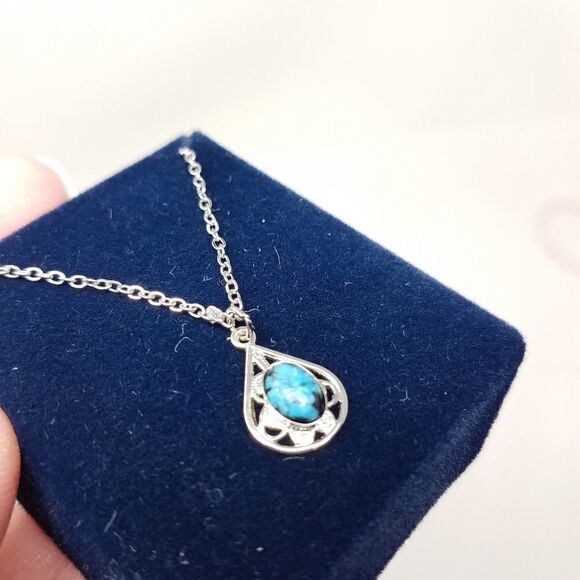 THE DANBURY MINT Turquoise Cabochon Necklace - Picture 4 of 6